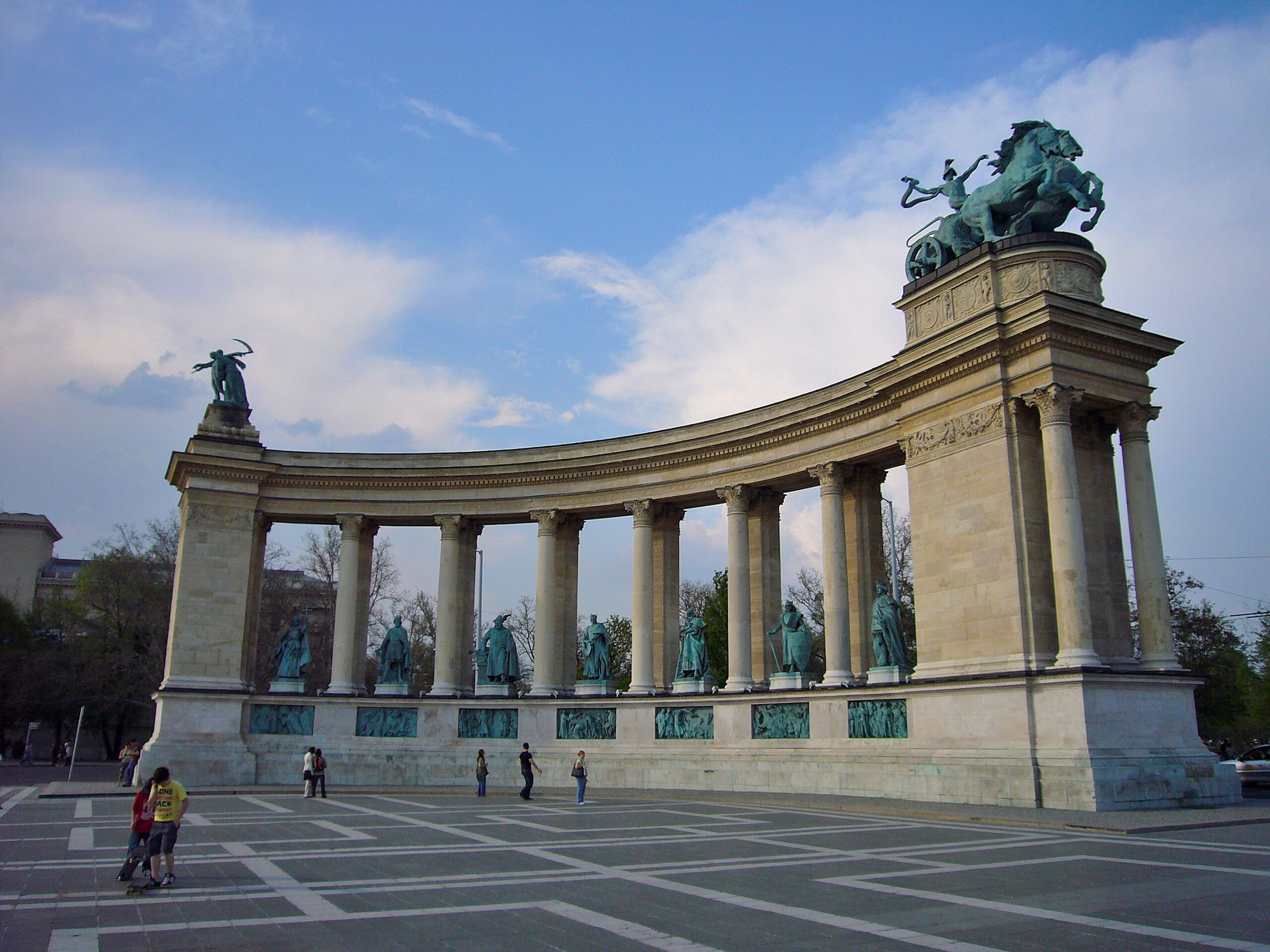 colonnato, cavalli, monumento, budapest