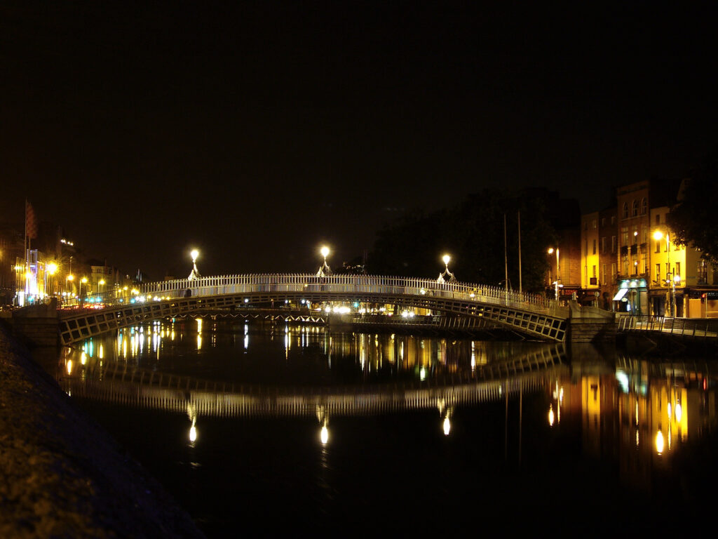 ponte, dublino, sera, riflesso, fiume